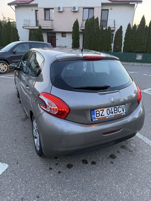 Peugeot 208 1.6i