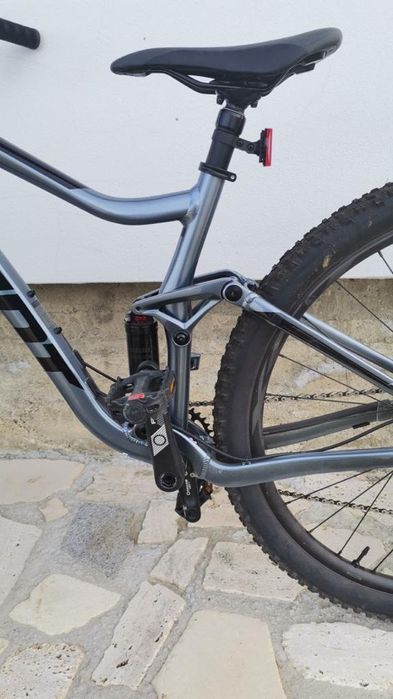 Bicicleta cu suspensie