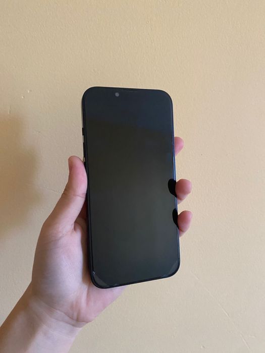 телефон: Айфон 13