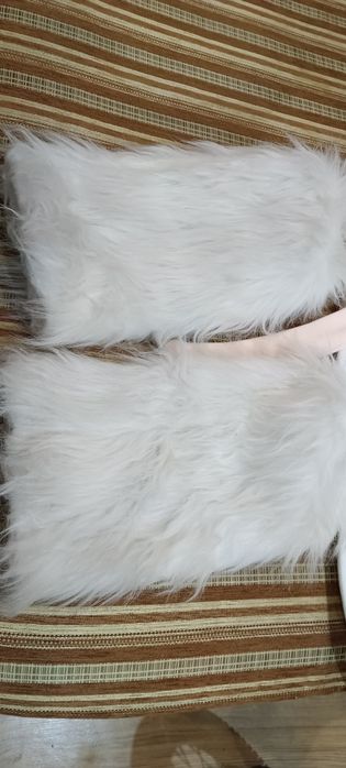 Пончо и пушистые гетры