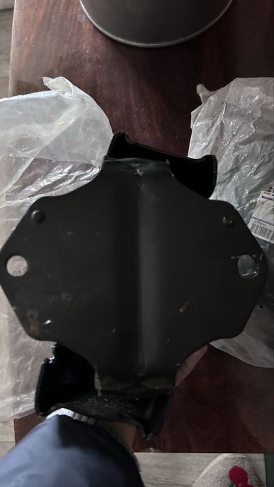 Подушки двигателя Pajero 4