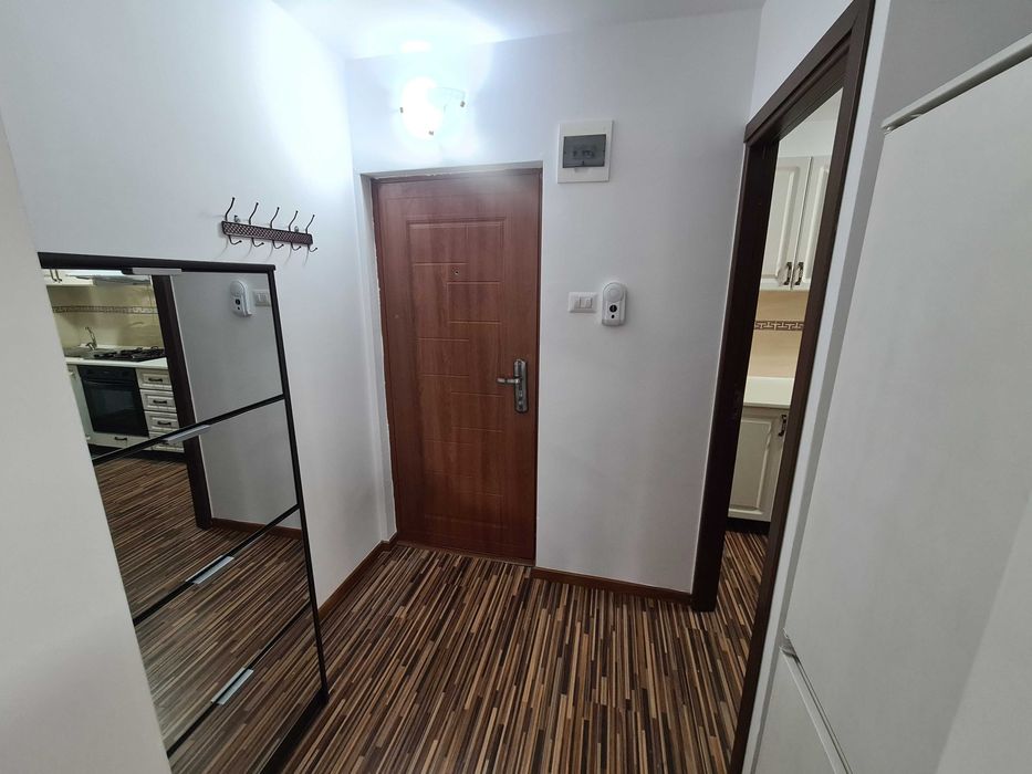 Închiriez apartament 2 camere - Municipiul Roman, Zona Anton Pann