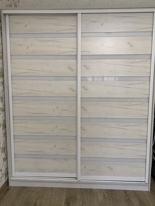 Шкаф купе почти новй