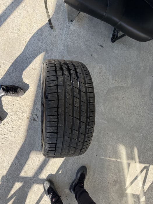 Hankook  295/35R21