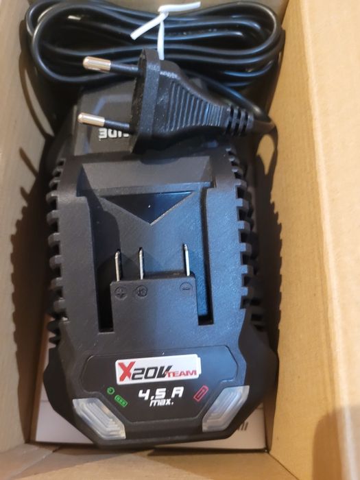 Зарядно устройство Parkside 20 волта 4.5/2.4 ампера