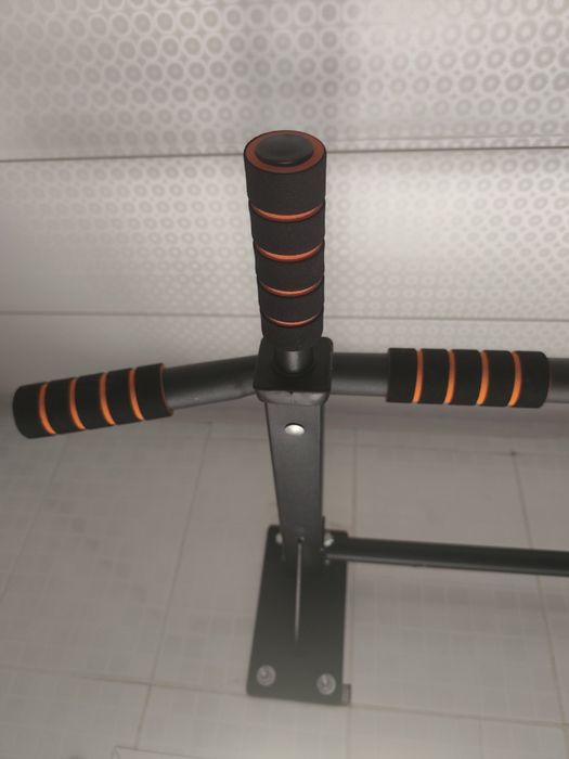 Продам турник настенный