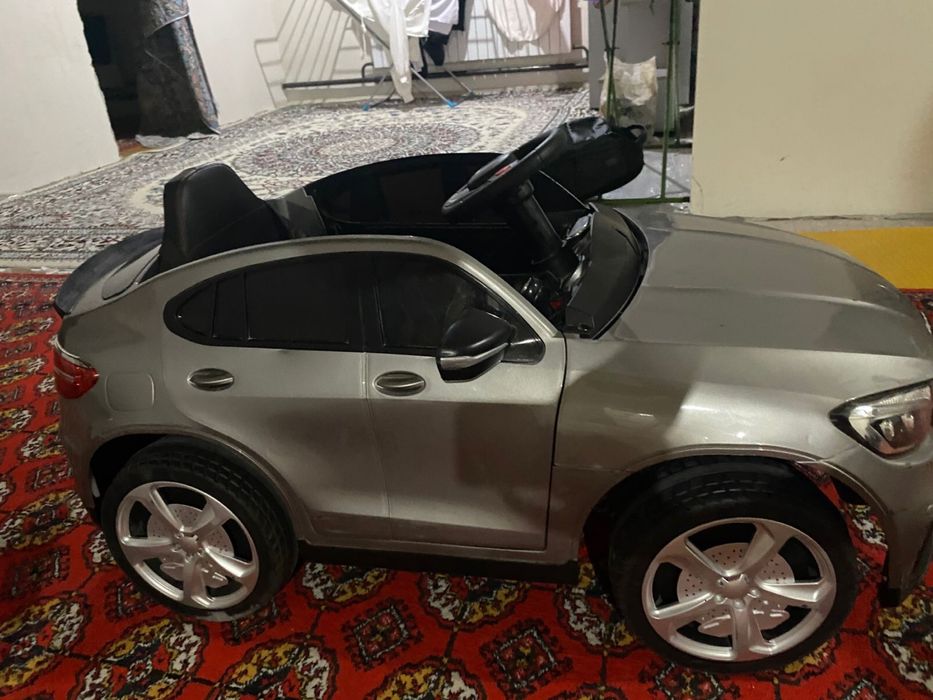 продается детская машина электромобиль