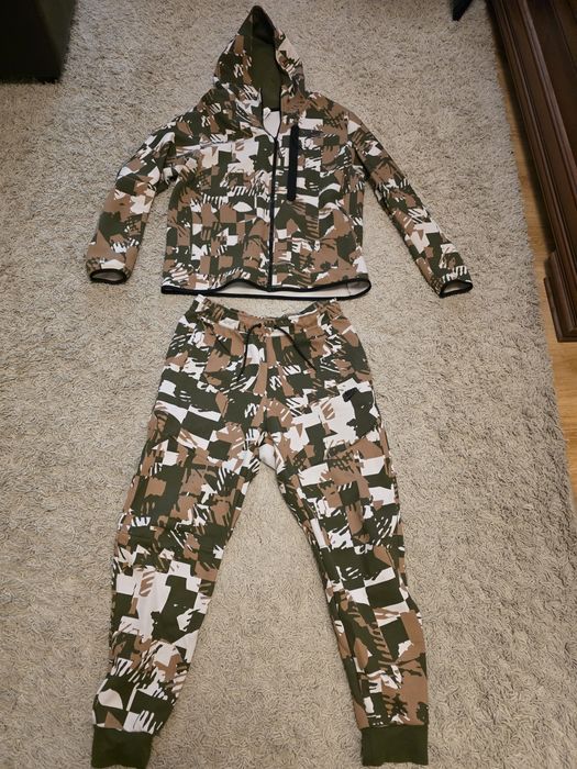 Оригинални Nike tech L,два броя