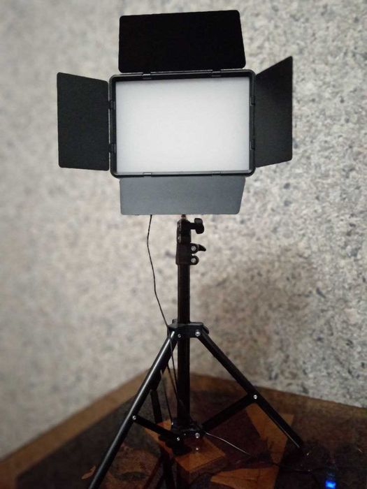 Прожектор.Освитительное прибор