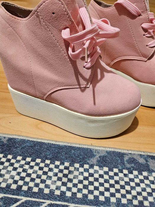 Слипоны женские на танкетке