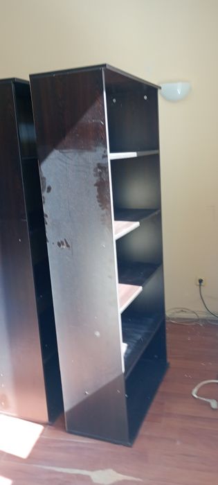 Продавам офис мебели