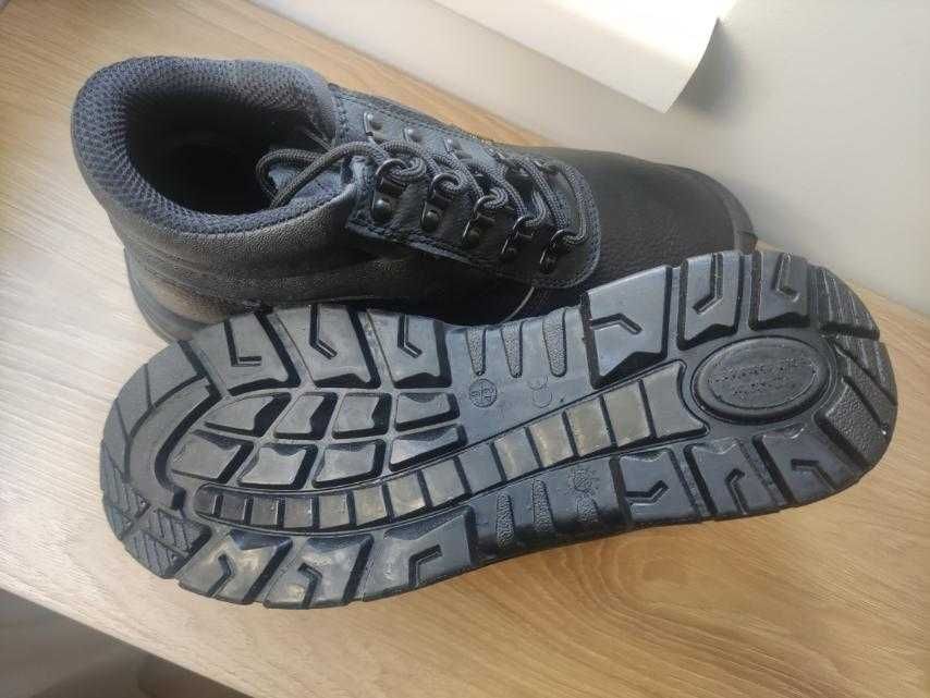 Нови Работни обувки 43 номер - 2 чифта
