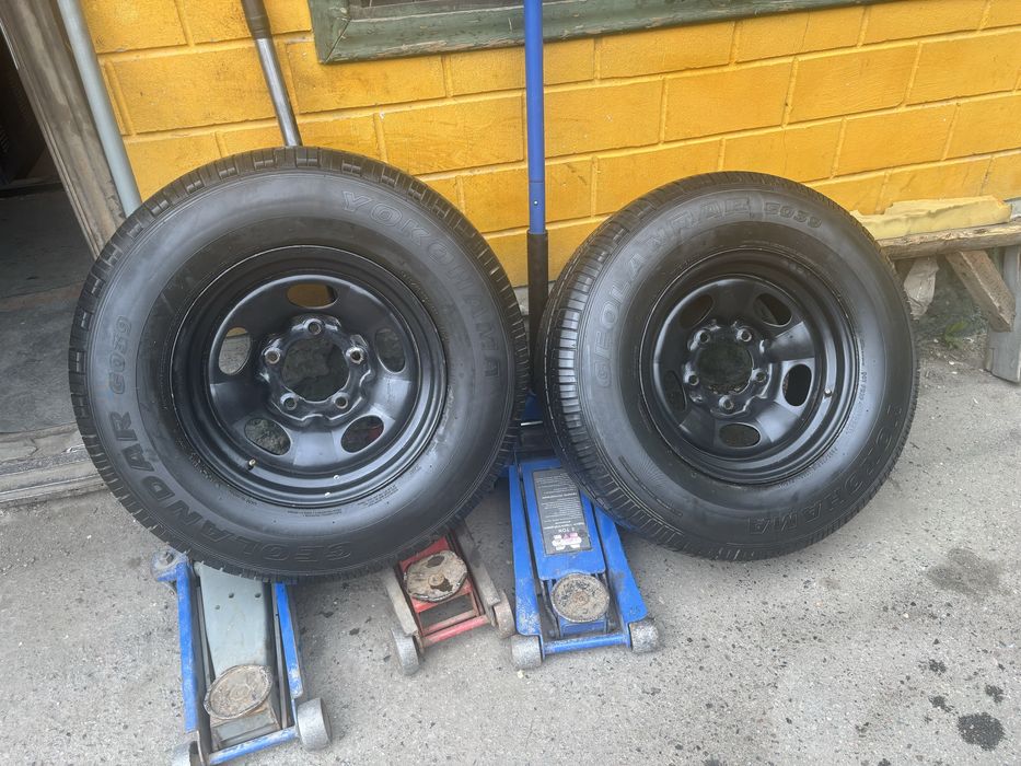 Продам пару шин на железных дисках