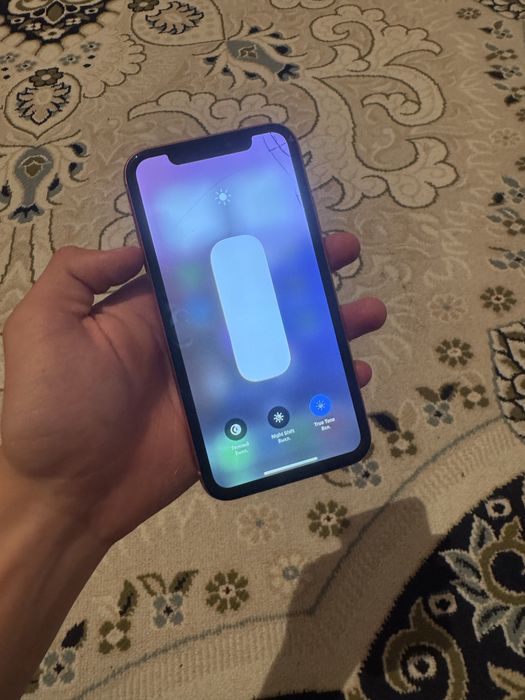 Продам iPhone XR