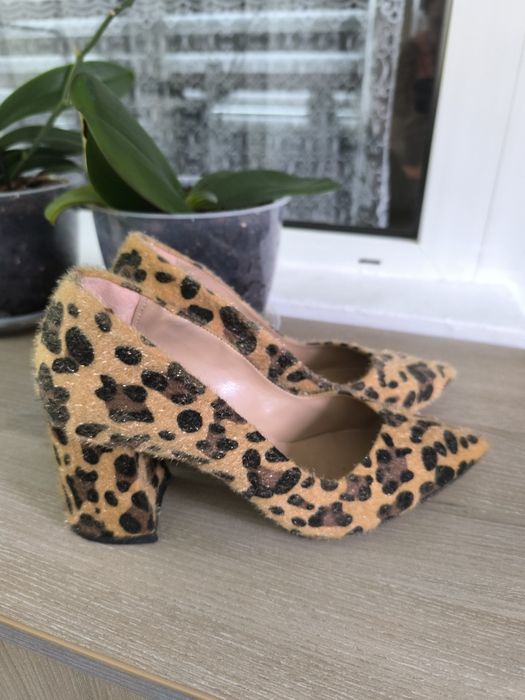 Vând pantofi mărimea 37