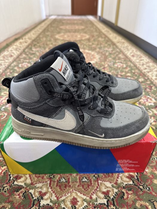 Продам серые красовки NIKE