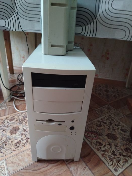 Продам простой компьютер с дисководом