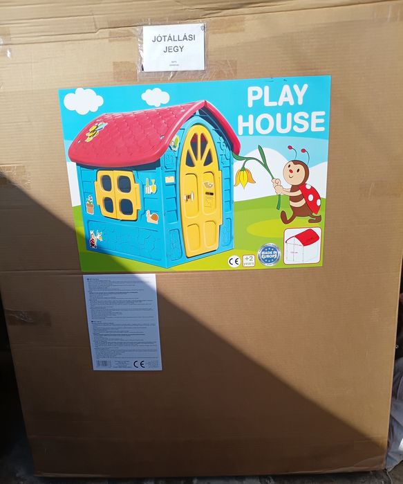 Căsuță ideal loc de joacā pentru copii.