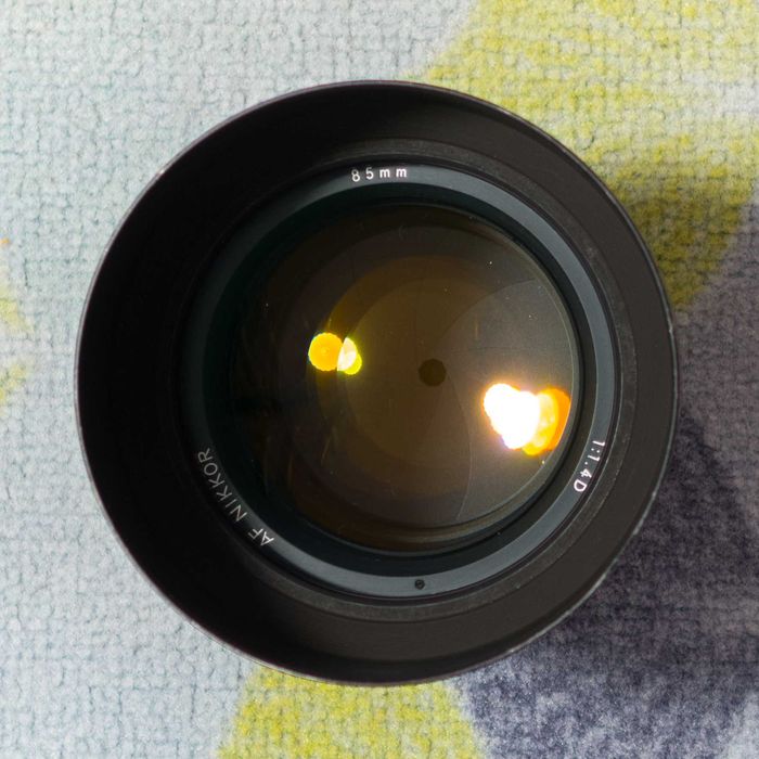 Kit Nikon D700 + 85mm f/1,4 D și Geantă Tamrac