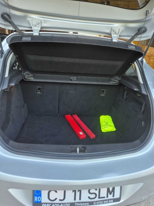 De vinzare opel astra j an 2010