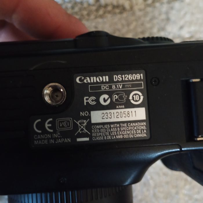 Aparat foto Canon cu multe accesorii