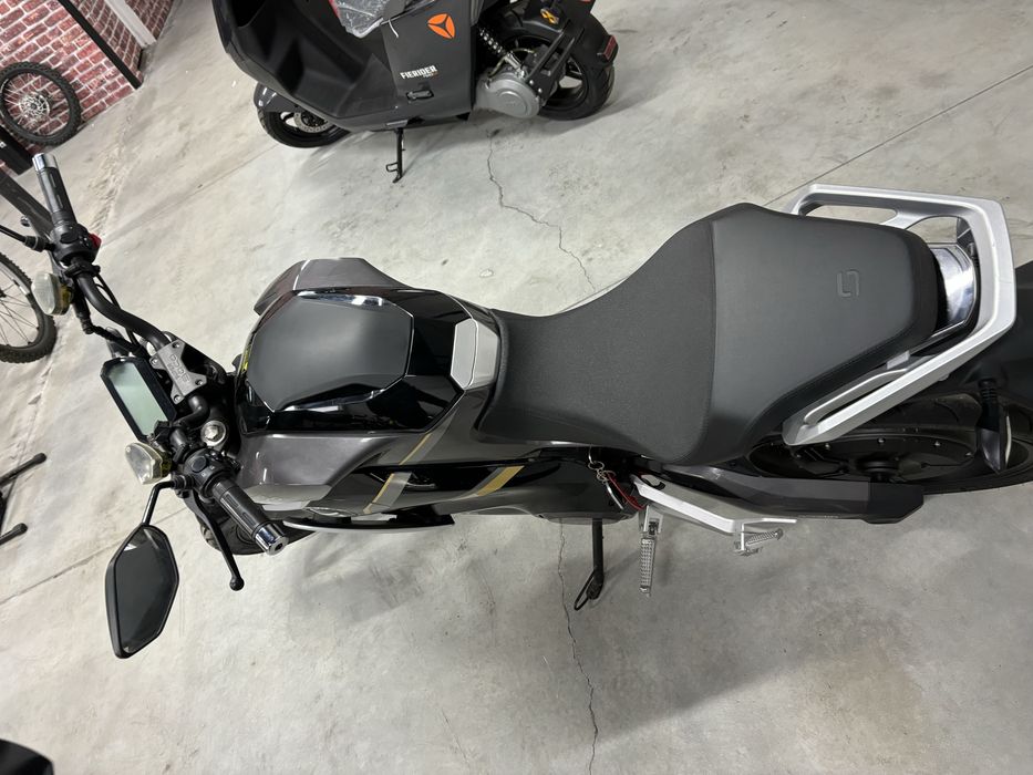 Motocicleta electrica (se conduce cu B) Super Soco TSHunter - 2 baterii, range 100km