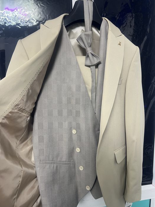 Costume barbati de vanzare