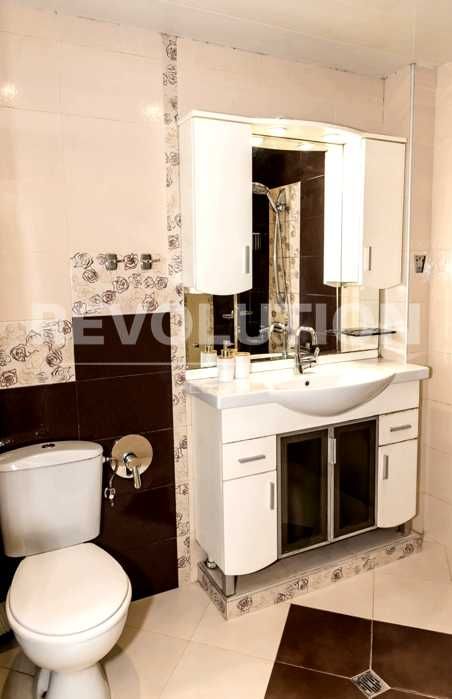 Дава се под наем Тристаен апартамент в Варна, Център - 90 кв.м за 561 € - Снимка #7
