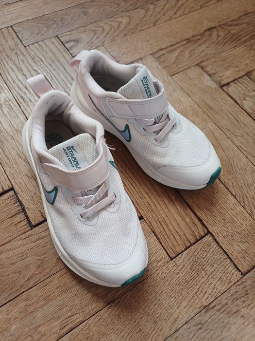 Детски бели маратонки Nike, 28 номер