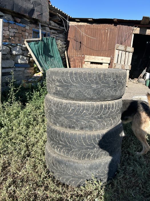 Продам резину Р17 235 на 65