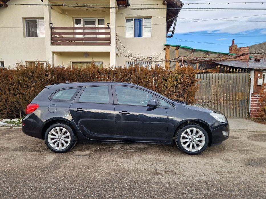 Opel Astra J 2012.