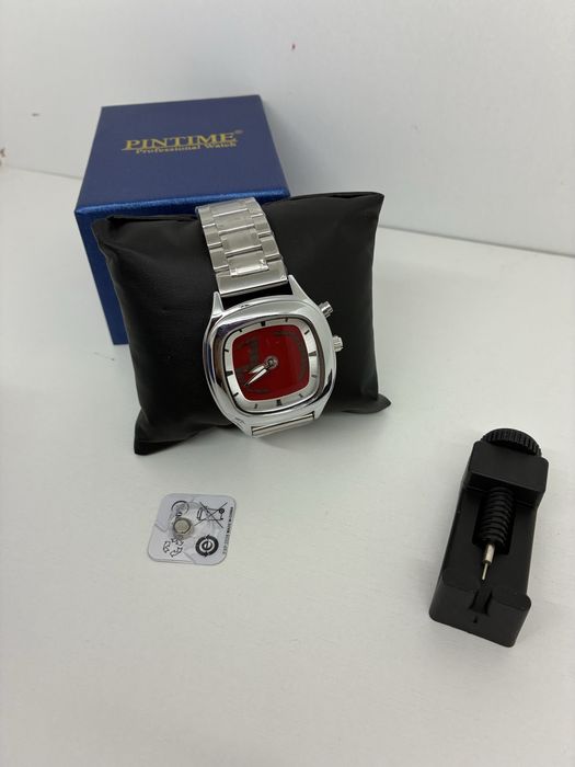 Часы y2k archive type Красные