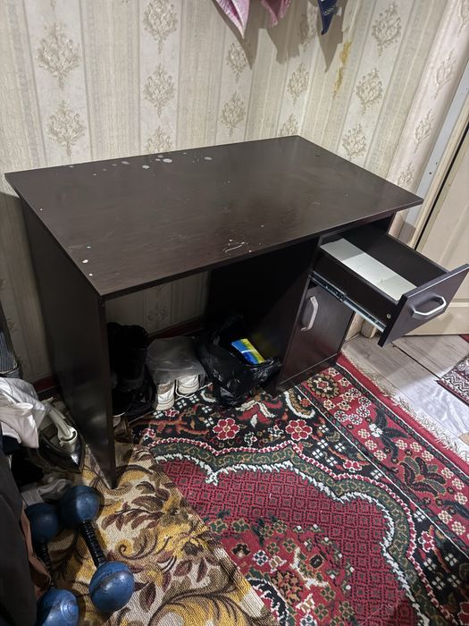 Stol sotiladi kelishilgan narxda