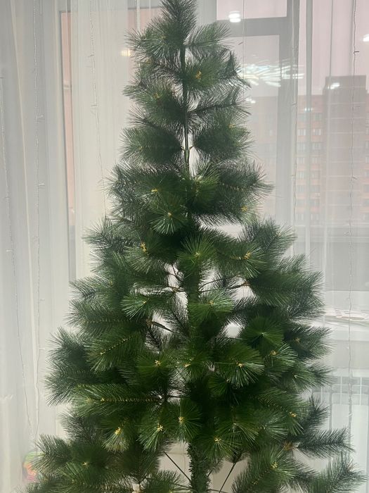 Продам елку 210 см