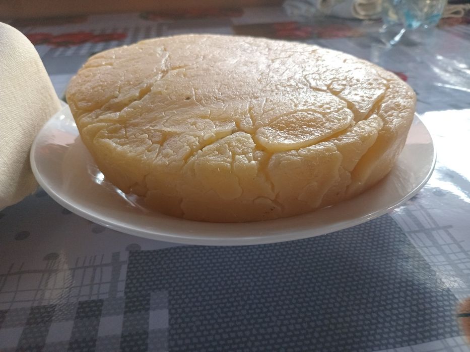 Vând brânză de vacuță