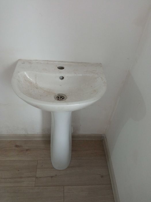 Душевые поддоны. +. 2 рукомойника 1 угловой. 1 прямой.