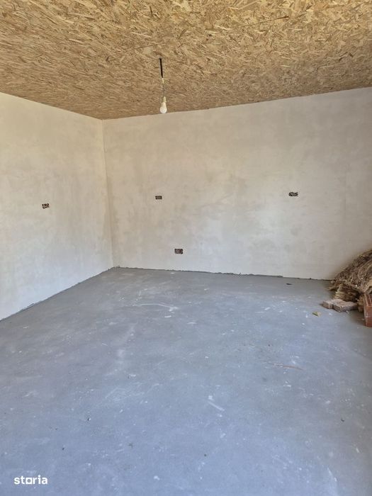 Casa semifinisata in Oncea  platou