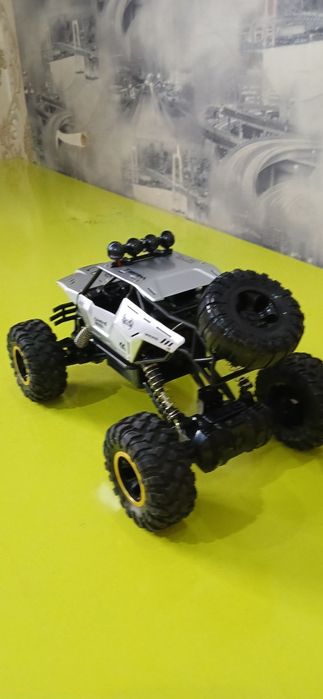 Машина с пультом