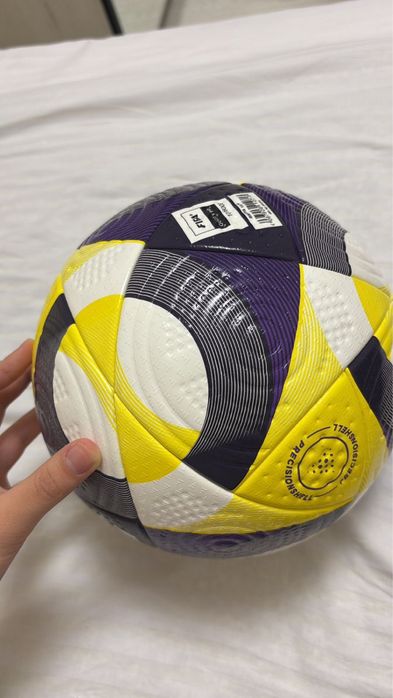 Продам мяч с автографом