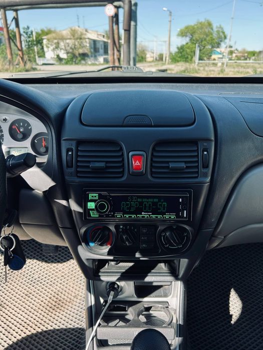 Nissan Almera 2000 год