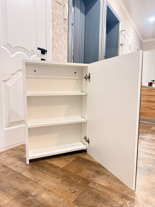Продам зеркало со шкафчиком 50х70