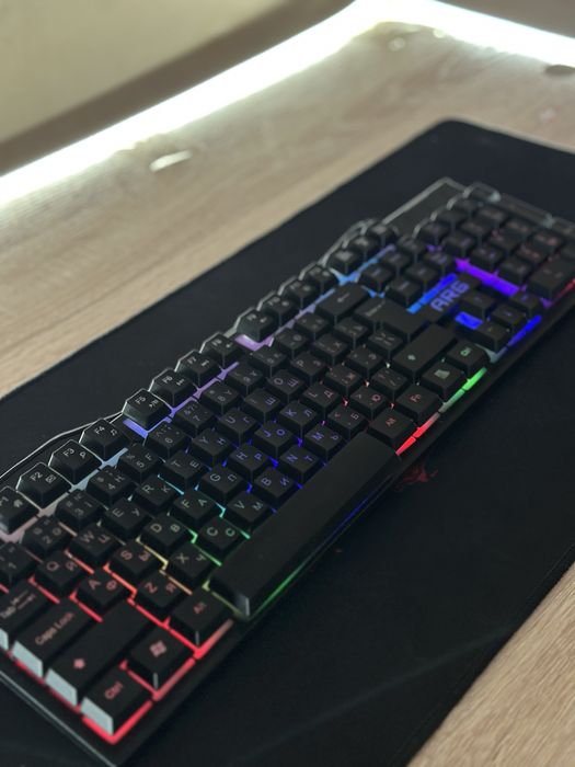 Игровая клавиатура с RGB-подсветкой