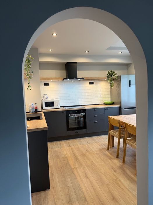 Дава се под наем Двустаен апартамент в Варна, Цветен квартал - 65 кв.м за 700 € - Снимка #13