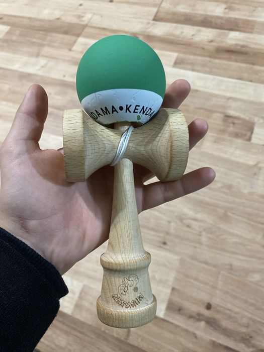 De vanvare o kendama mama jucat doar o zi cu e