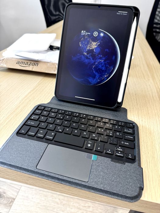 Husă cu tastatură Bluetooth detașabilă și touchpad pentru iPad Mini 6 / Mini 7 (8.3”) – nouă