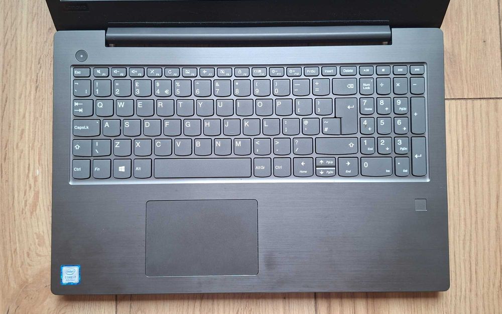 15.6' IPS Lenovo V330 Intel Core i7-8550U/12GB DDR4/256GB SSD/Бат. 5ч.