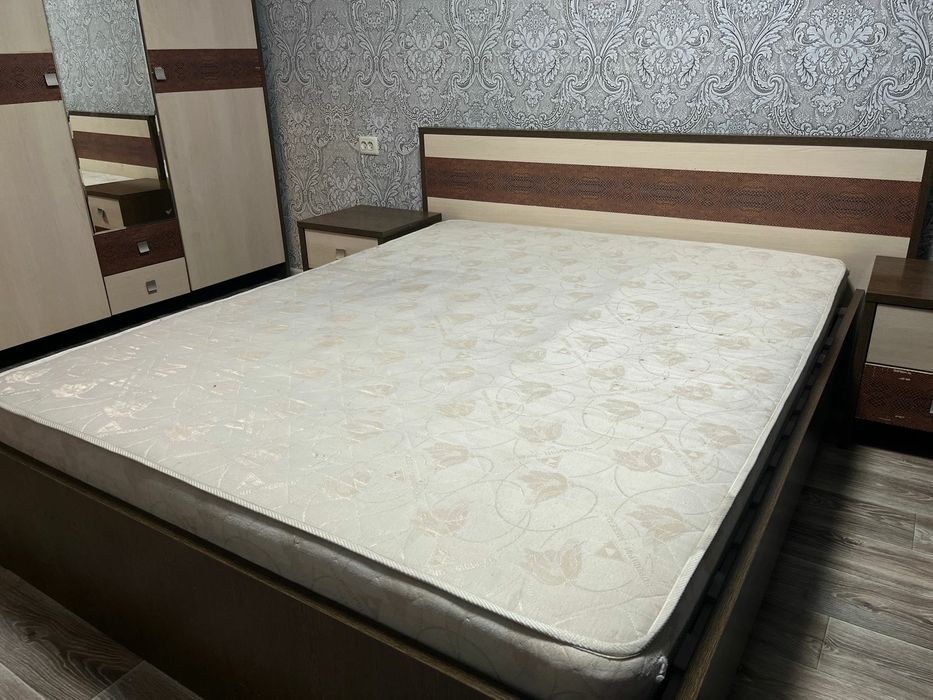 Продам спальный гарнитур