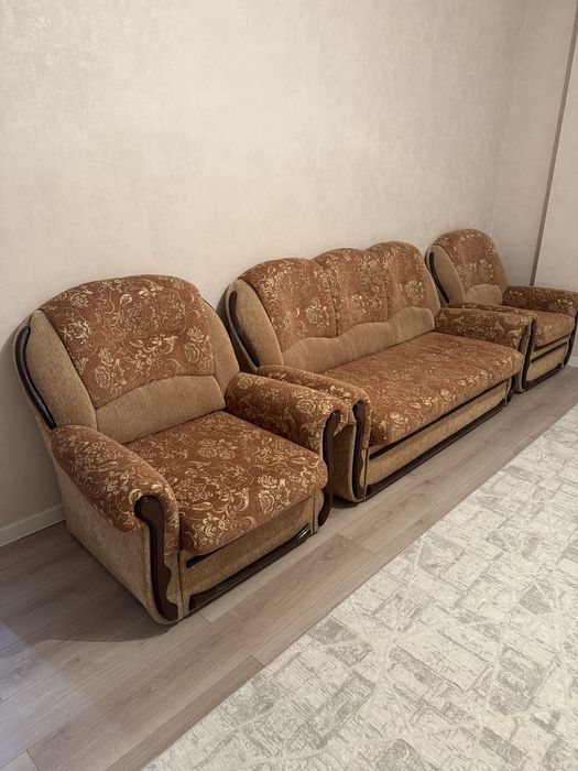 Продам диван и два кресла