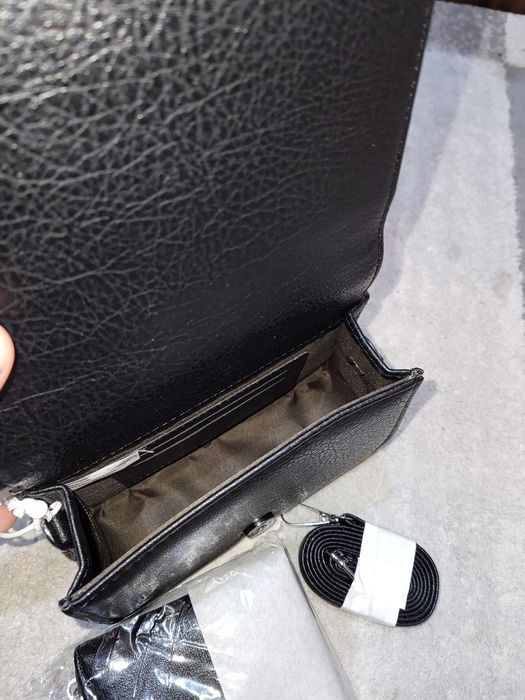 Geantă mică din piele ecologică, neagră – nouă