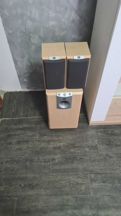 Vand boxe tot ce se vede in anunt pt mai multe detalii in privat